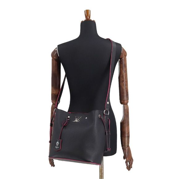 Louis Vuitton Lock Me Bucket Shoulder Bag Leather Noir - Picture 1 of 8